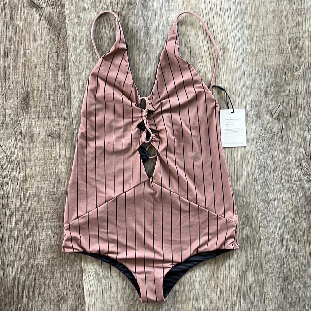 Acacia Kokomo Full Piece/One Piece ,SIZE: Medium COLOR :Capri , NEVER BEEN WORN